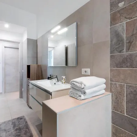 Apartment La Fontana Dei Merli, *